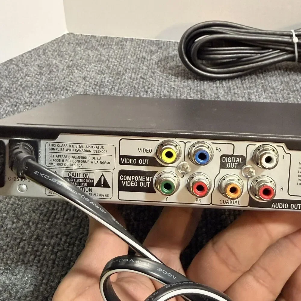 Sony DVD Player Black DVP-SR200P Progressive Scan Component Compact AV Cables